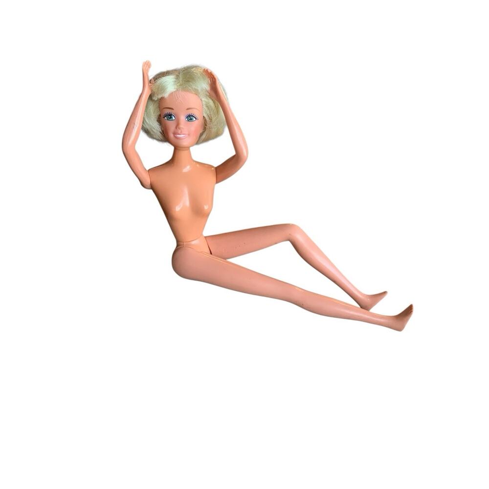 M&C Barbie Style Doll w/ Twist N Turn Bendable Nude Short Hair Bob Vintage D14‎
